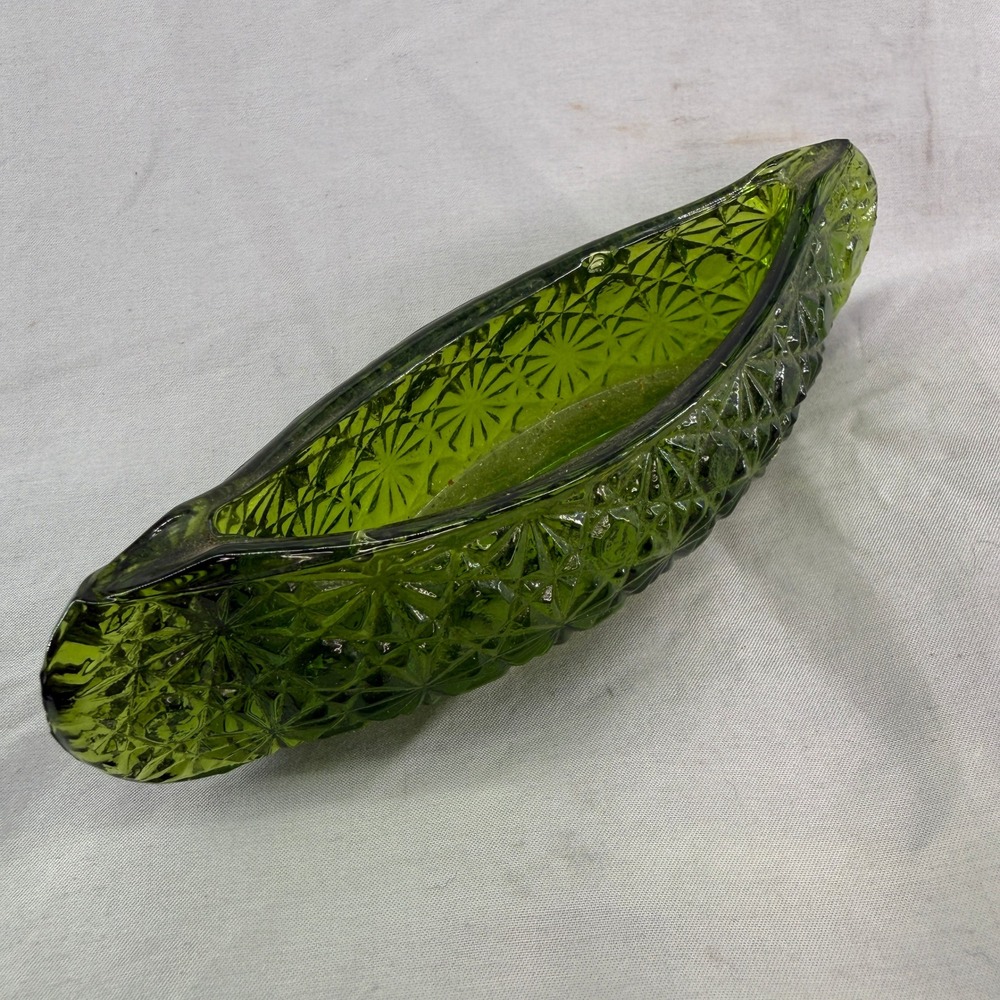 LE Smith Glass Avocado Green Daisy and Button Canoe Boat Bowl Vintage 8 Inch
